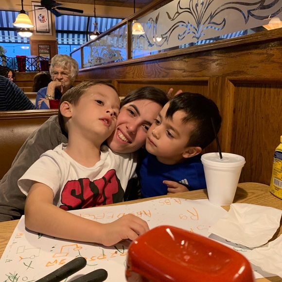 Meet your Posher, Stephanie - Picture 3 of 7